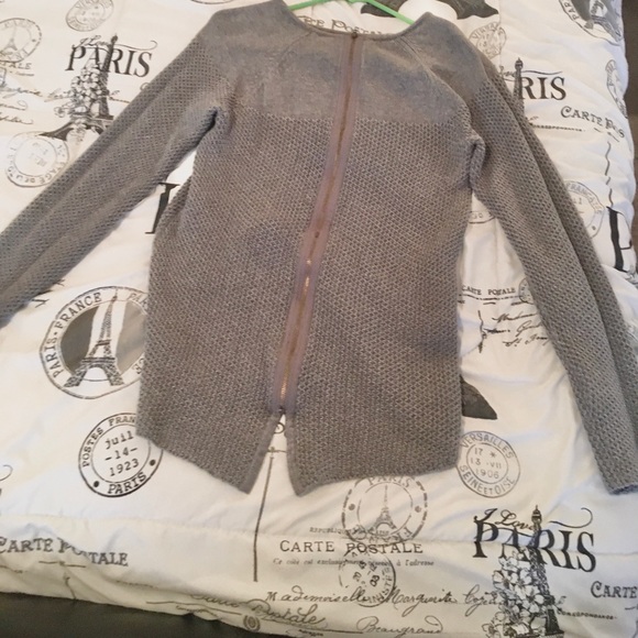 Neiman Marcus women’s sweater size small - Picture 2 of 3